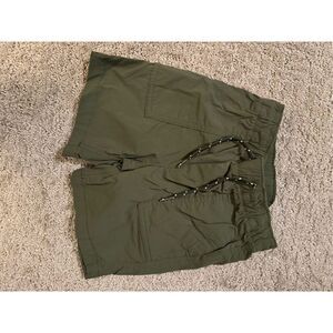 Gap boys 3T hybrid shorts with QuickDry in Army jacket green. New without tags